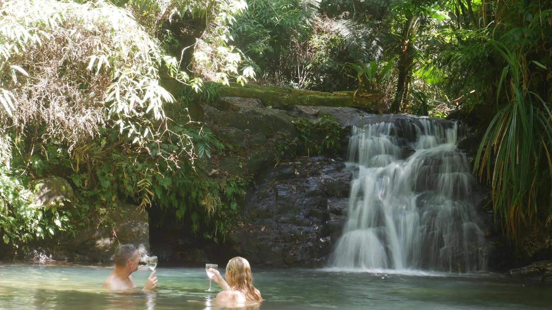 Fairy Falls - Romantic Daintree Rainforest Retreat With Enchanting Waterfall Cow Bay